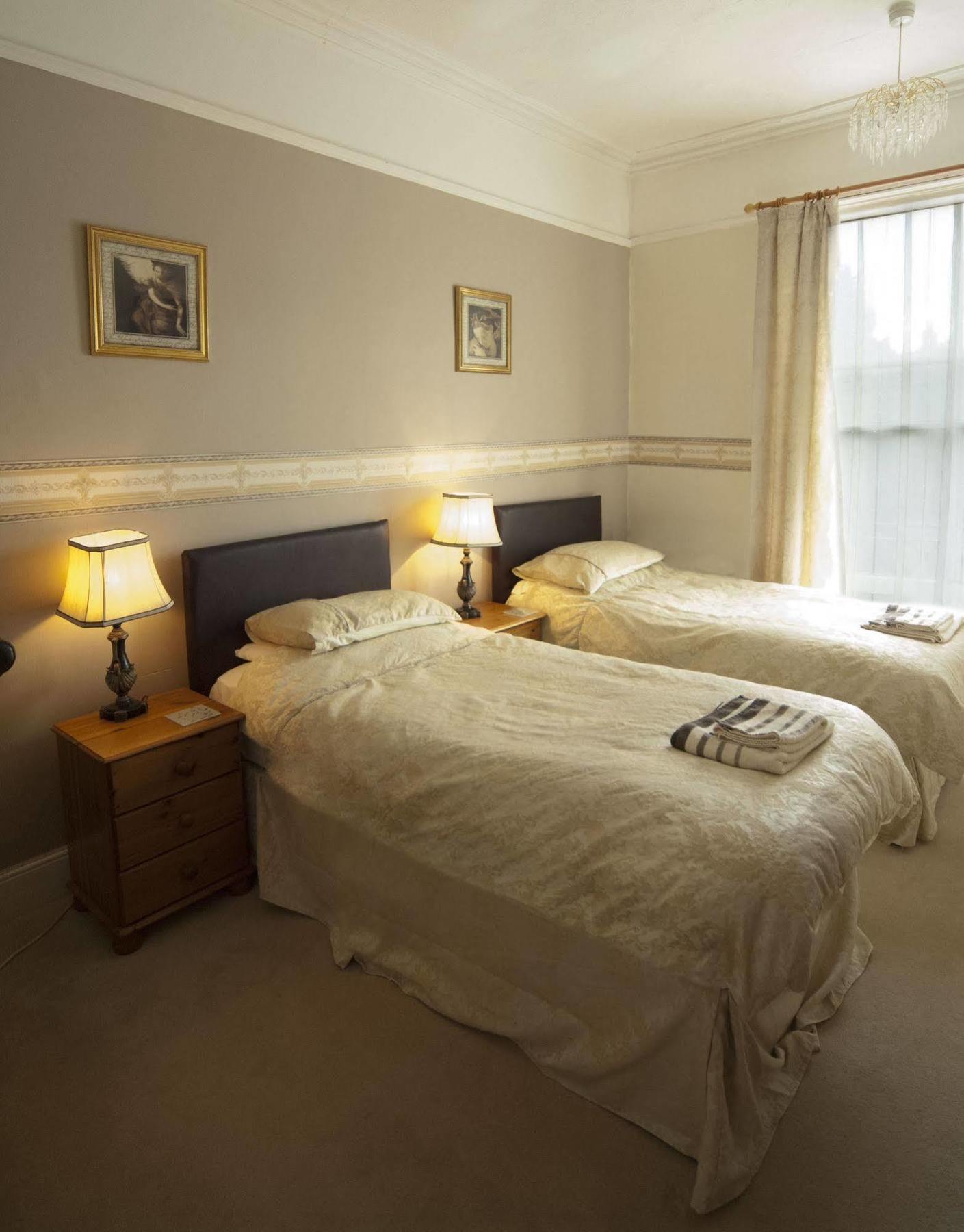 Hilbury Court Hotel Trowbridge Ngoại thất bức ảnh